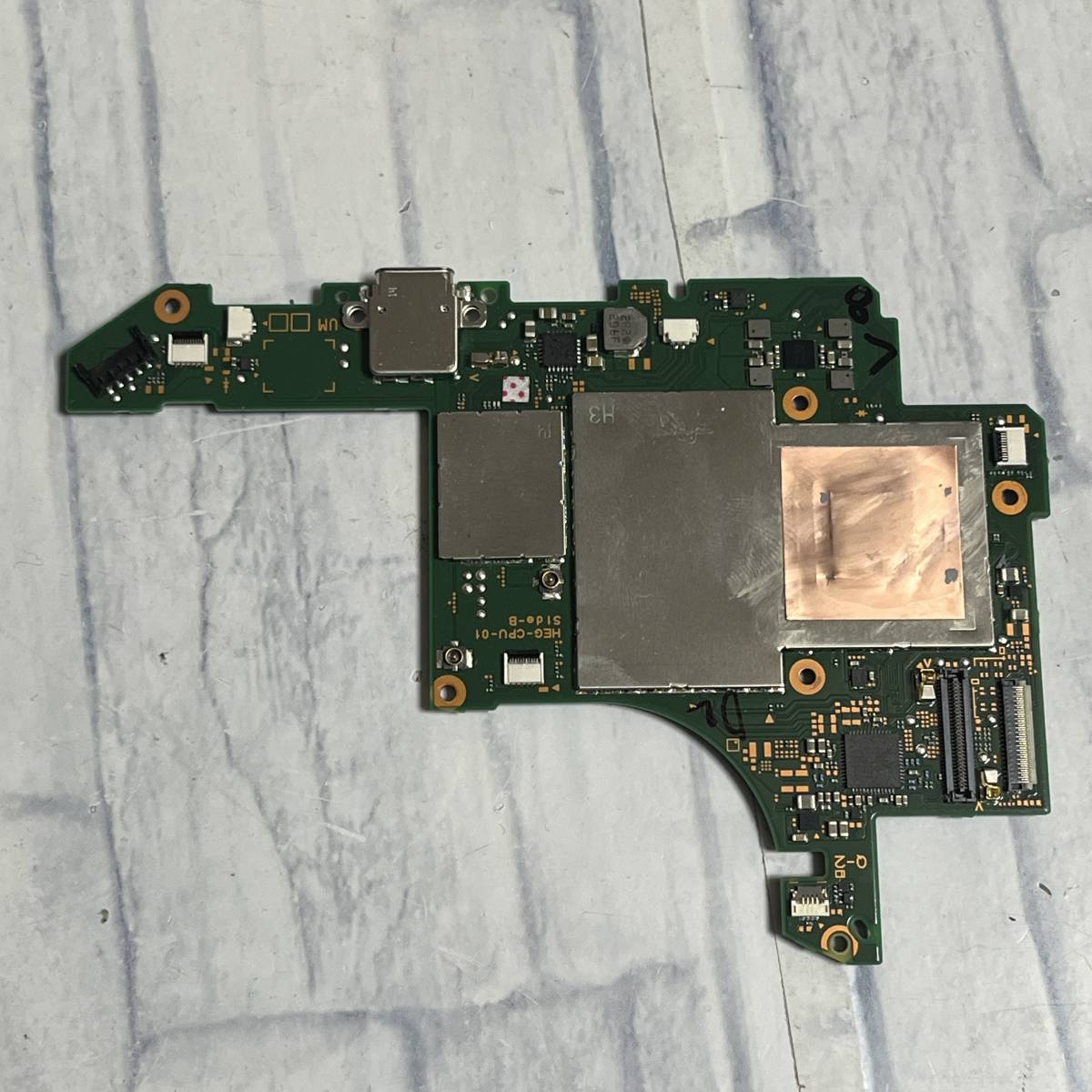 【ジャンクパーツ】Nintendo Switch 有機ELモデル メイン基盤(故障)ニンテンドースイッチ新型マザーボード※部品取りに!HEG-CPU-01 A012729_画像1
