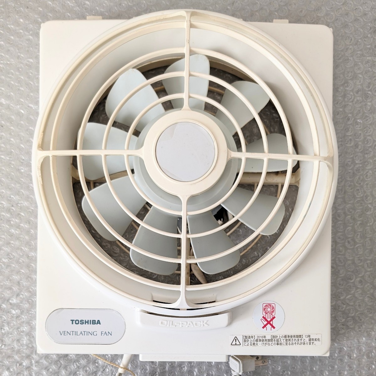 TOSHIBA VENTILATING FAN VFW-20X2 東芝換気扇　東芝窓用換気扇　通電動作確認済み　現状品_画像2