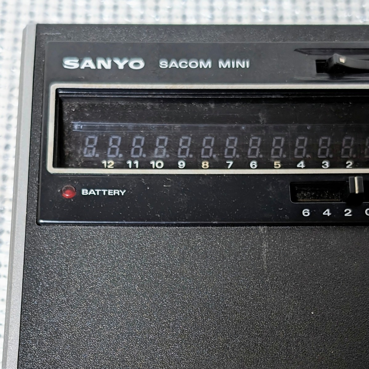 当時物　希少レア　SANYO SACOM MINI CX-2106C型 サンヨー　サコムミニ　電子式ポータブル計算機　専用ケース付　動作未確認　現状品_画像3