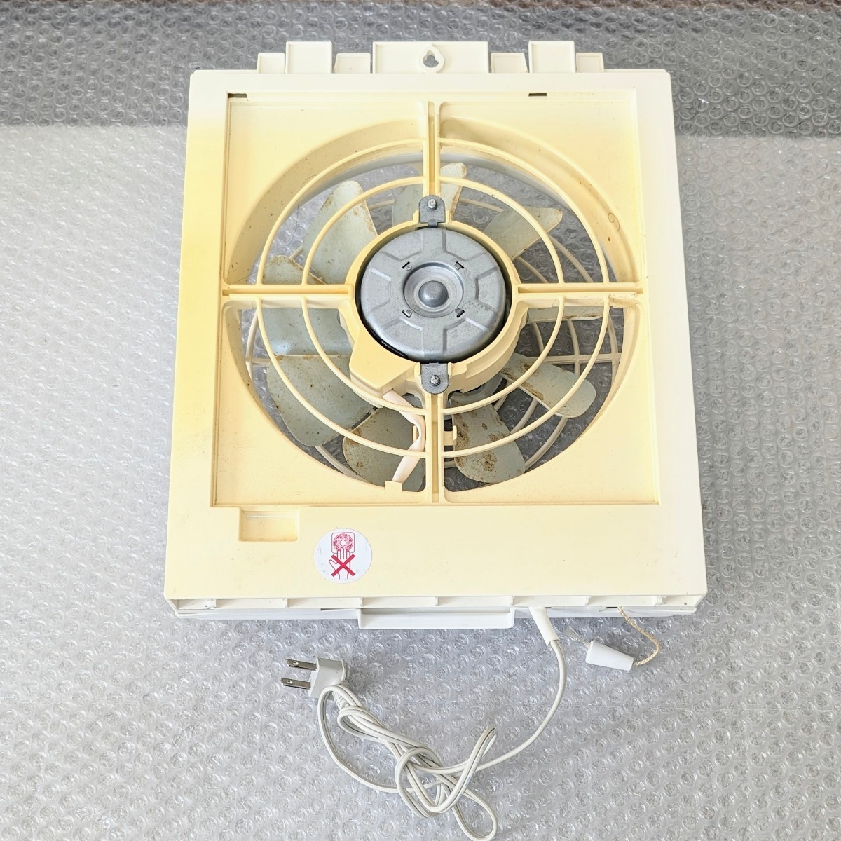 TOSHIBA VENTILATING FAN VFW-20X2 東芝換気扇　東芝窓用換気扇　通電動作確認済み　現状品_画像5