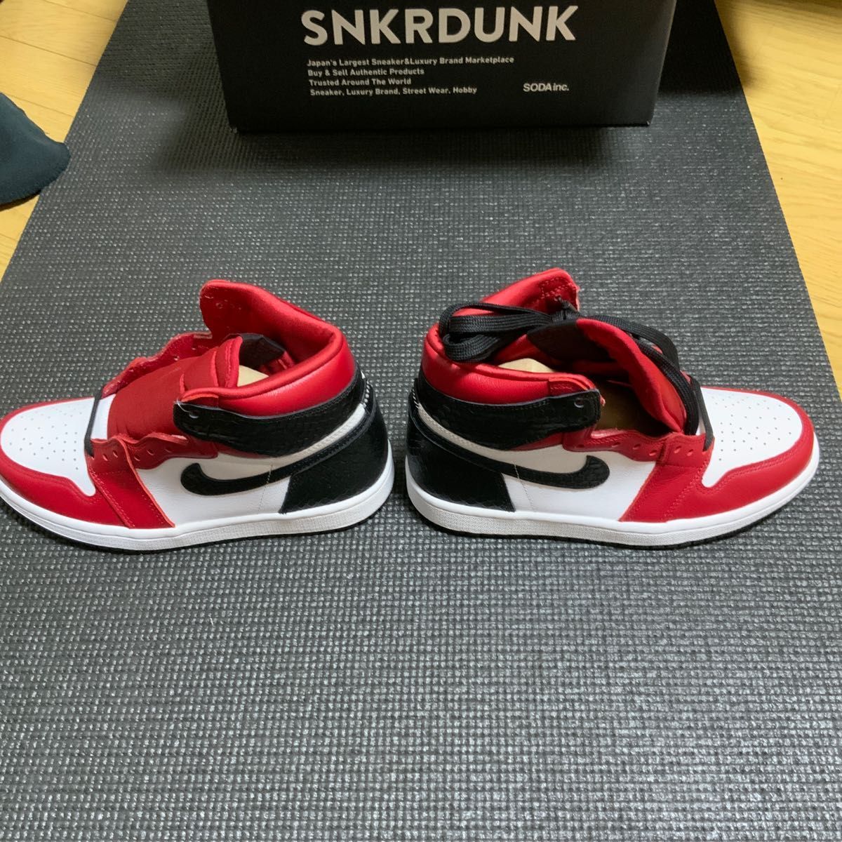 AIRJORDAN 1 HIGH OG SATIN RED 23.5 cm