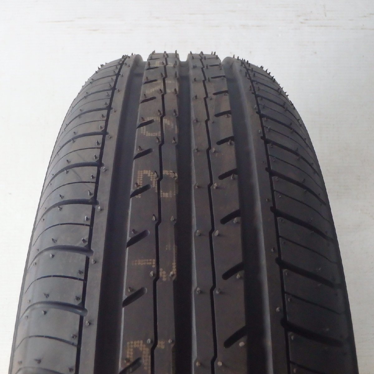 165/70R14 81S ヨコハマ BluEarth-Es ES32 新品処分 1本のみ サマータイヤ_画像2