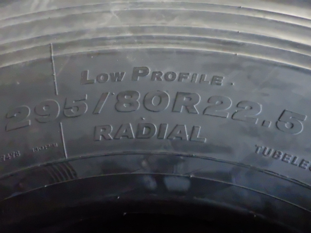 295/80R22.5 153/150J ブリヂストン W905 未使用 4本セット スタッドレスタイヤ 2018年製_画像2