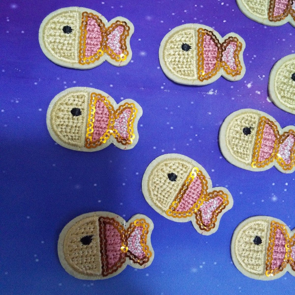 スパンコール  青 金魚 ピンク さかな おさかな 刺繍 アイロンワッペン 金 イエロー 黄色 マリン 水族館 フィッシュ
