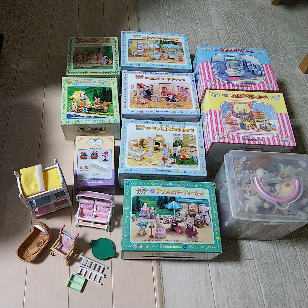 通販価格 シルバニアファミリー 人形 ドール さわやかトイレセット わいわいキャンプセット アイスクリームショップ カントリーブティック 送料込み シルバニアファミリーはここで安心価格で購入できる