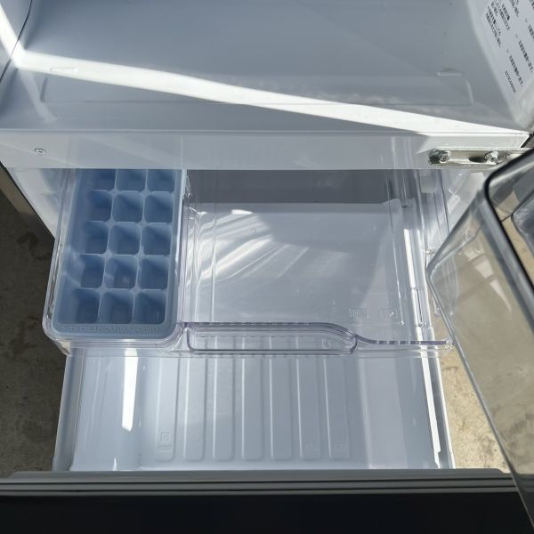 美品 MITSUBISHI 三菱 2ドア ノンフロン冷凍冷蔵庫 146L MR-P15F-H 2021年製 マットチャコール 取説付き さいたま市桜区発_画像6