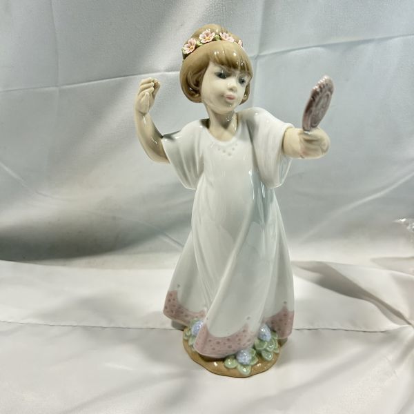 LLADRO リヤドロ フィギュリン 手鏡 少女 女 花 花冠 鏡にポーズ LLADRO リヤドロ フィギュリン 手鏡 少女 女 花 花冠 鏡にポーズ