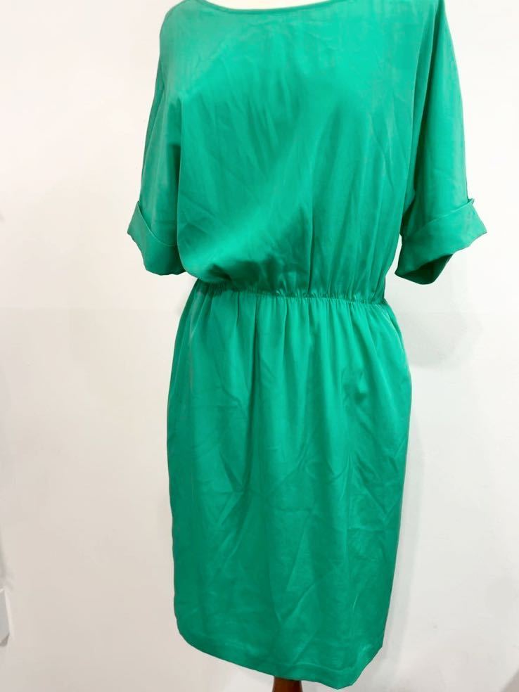 DKNY シルクワンピースドレス　エメラルドグリーン　サマードレス 緑　絹　半袖 ミニワンピースリゾート　パーティーミニドレス水着の上に_画像2
