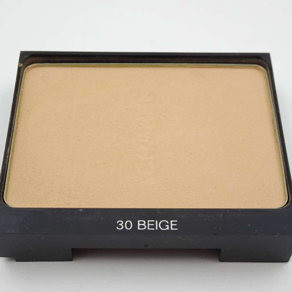  Chanel vi ta lumiere du Hsu ru compact 30 beige USED