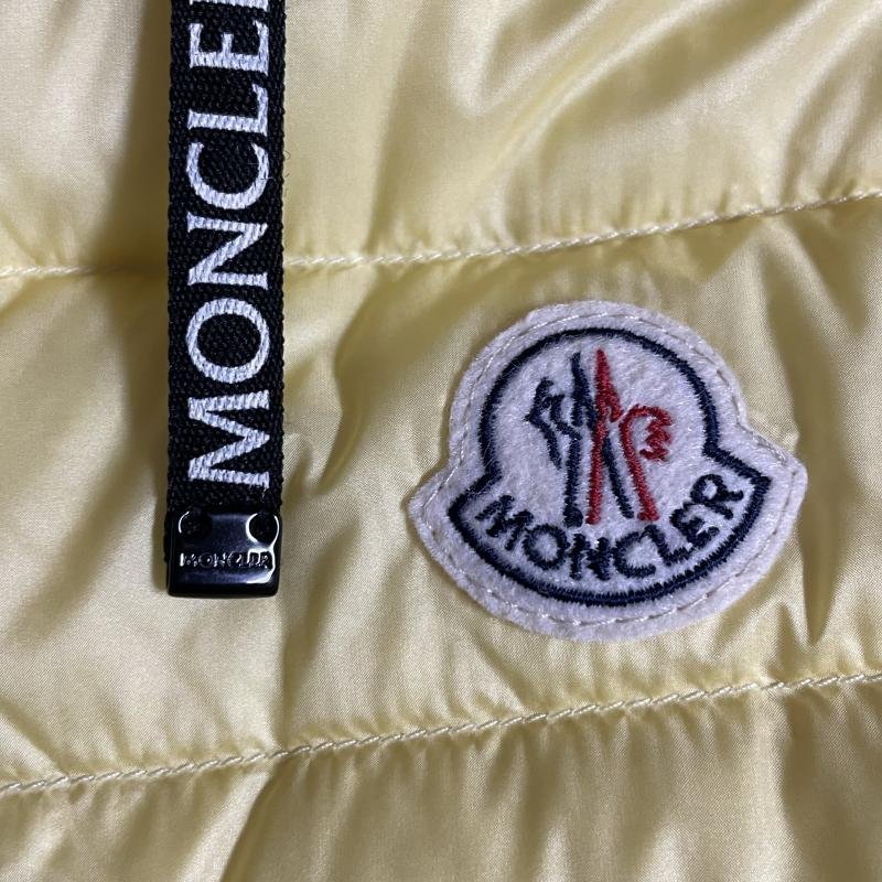 モンクレール MONCLER フード付き ダウンベスト E10934832498 パステルイエロー ジャケット、上着 ジャケット、上着 表記無し_画像9