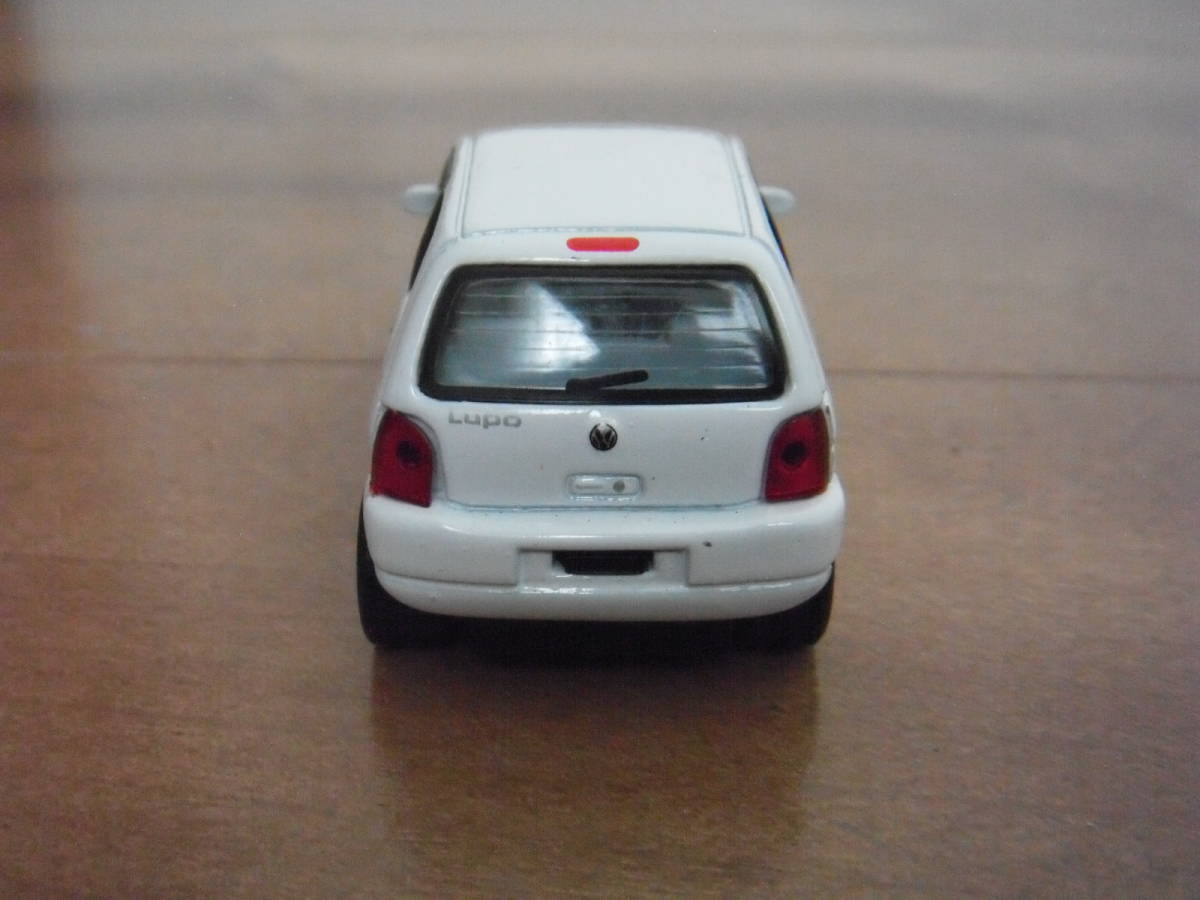 VW　フォルクスワーゲン　ルポ　ミニカー　白　ホワイト　LUPO　1/56_画像3