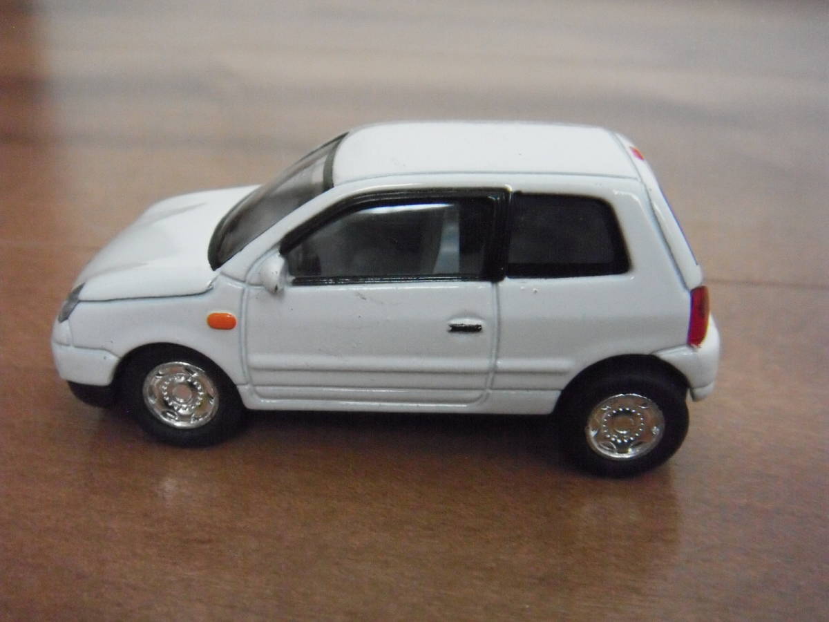 VW　フォルクスワーゲン　ルポ　ミニカー　白　ホワイト　LUPO　1/56_画像2