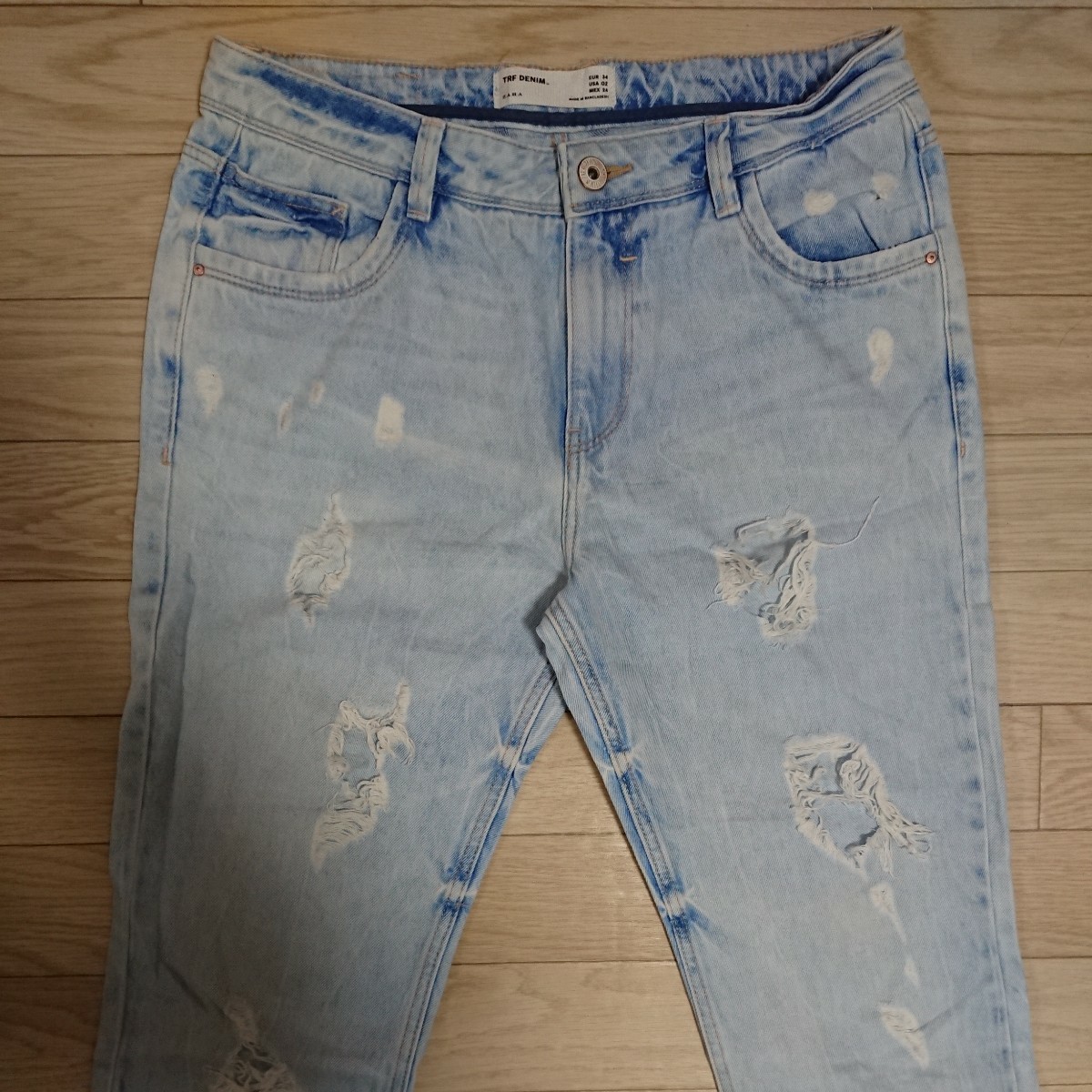 ZARA ザラ TRF DENIM ボトムス ジーンズ デニムパンツ インディゴ ライト ブルー クラッシュ ダメージ加工 USA 02 大きめ 人気 定番 _画像3