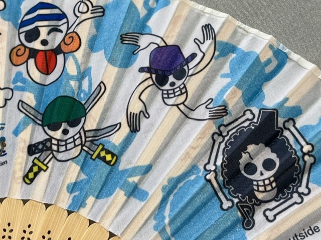 希少！ONE PIECE★ワンピース◇海賊旗柄 [扇子] チョッパーの手マスコット付き 未使用品 ＊非売品 和装小物 _画像3