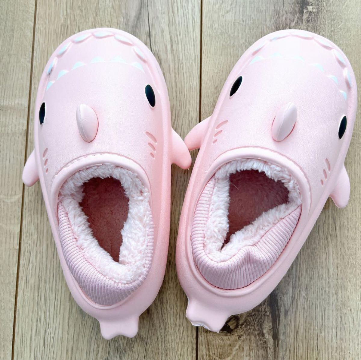 【19cm】子供 サメ スリッパ キッズ ルームシューズ 冬 もこもこ 暖かい アニマル 防水 ピンク ボア