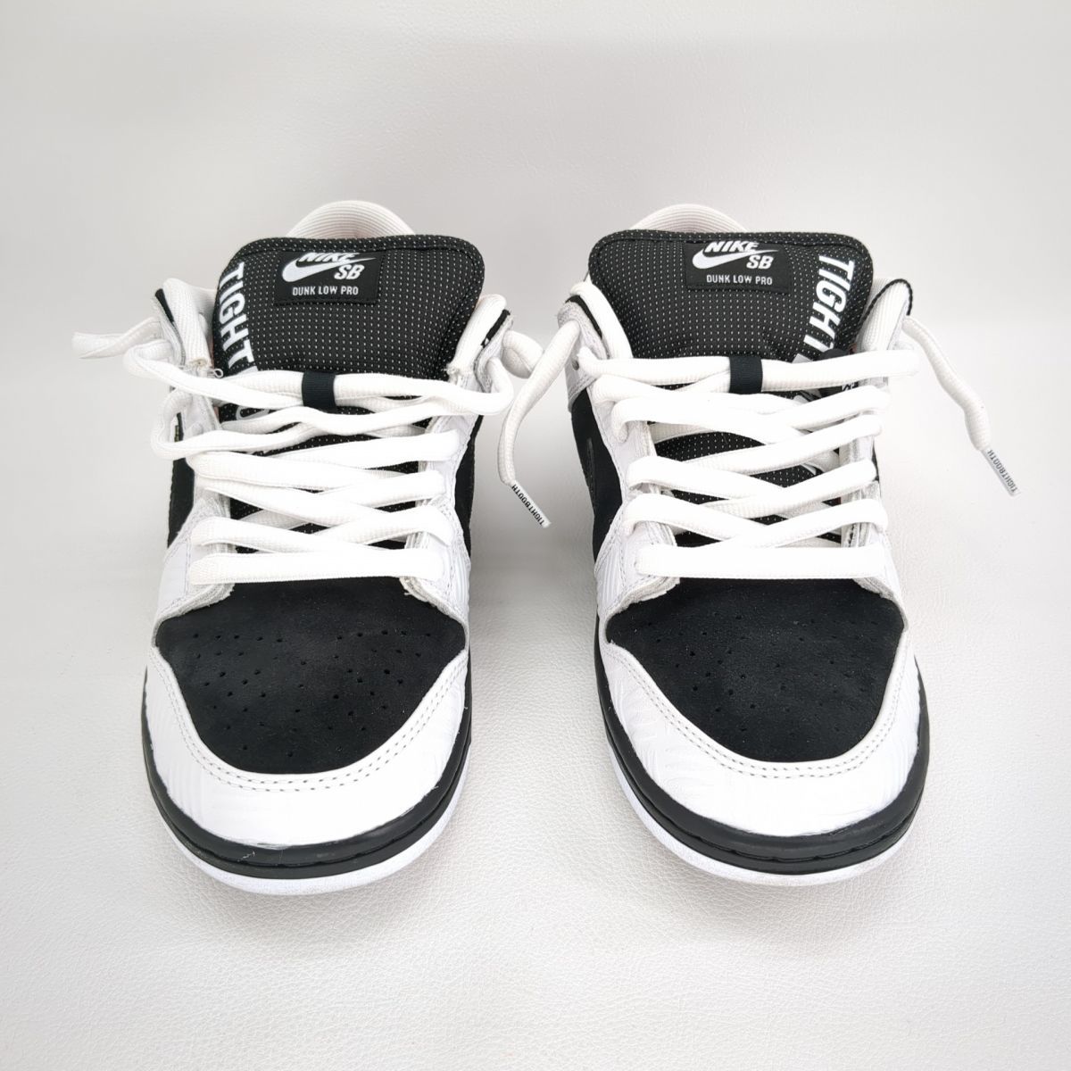即納 TIGHTBOOTH Nike SB Dunk Low Pro QS Black and White 28cm
