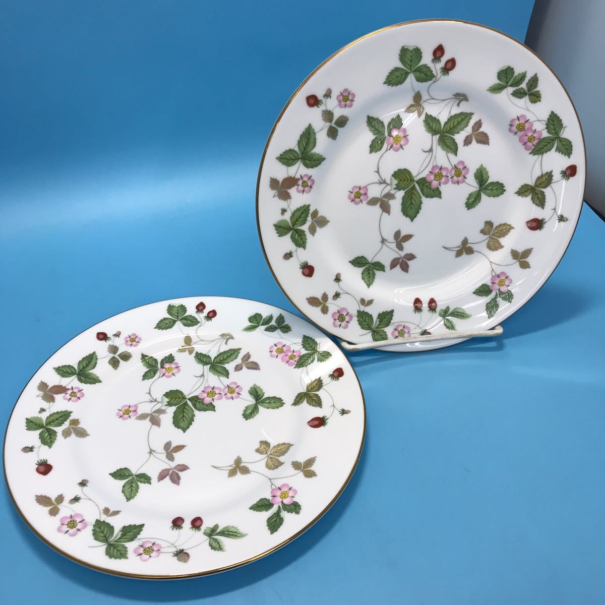 サ) 【未使用品】 WEDGWOOD ウェッジウッド ワイルドストロベリー 18㎝ ペア プレート ケーキ皿 洋食器 WILD STRAWBERRY 管理O_画像2