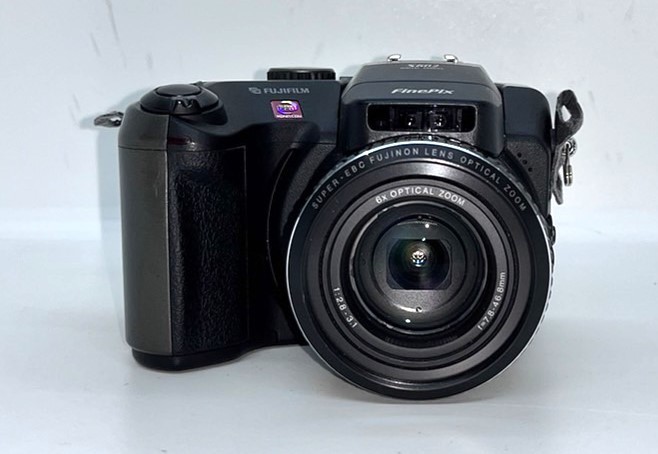 ★訳あり大特価★ FUJIFILM フジフィルム FinePix S602 コンパクトデジタルカメラ 単三電池対応 #F046_画像1