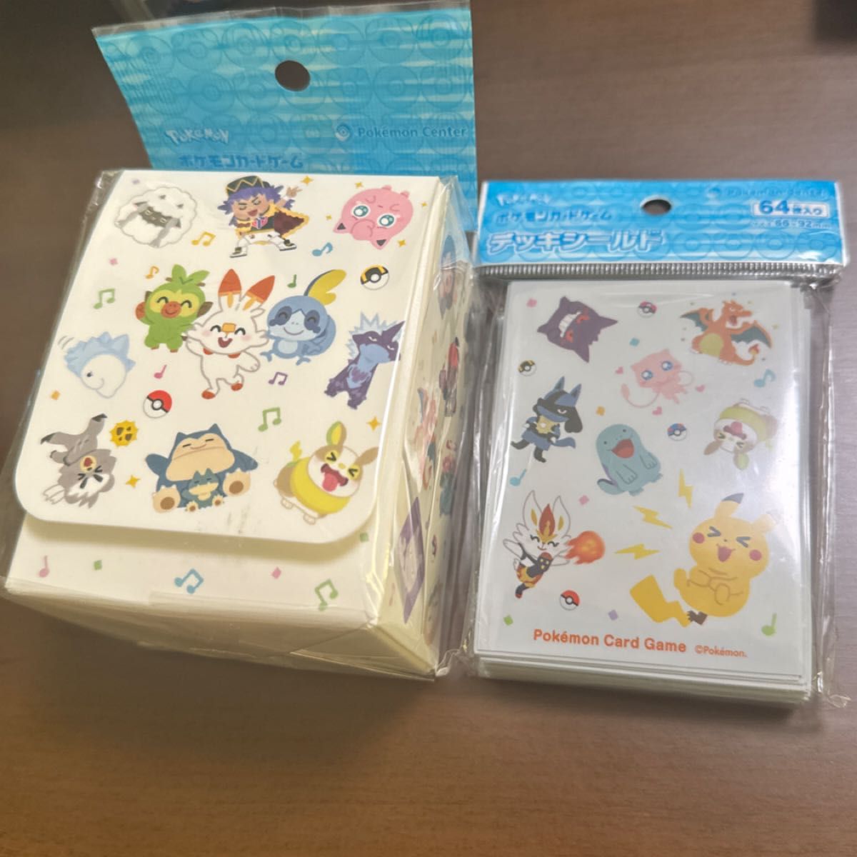 ポケモンカードゲーム デッキケース　デッキシールド  スリーブPokemon ぴかぴかフレンズ 総柄 サプライ　ピカチュウ　マリィ