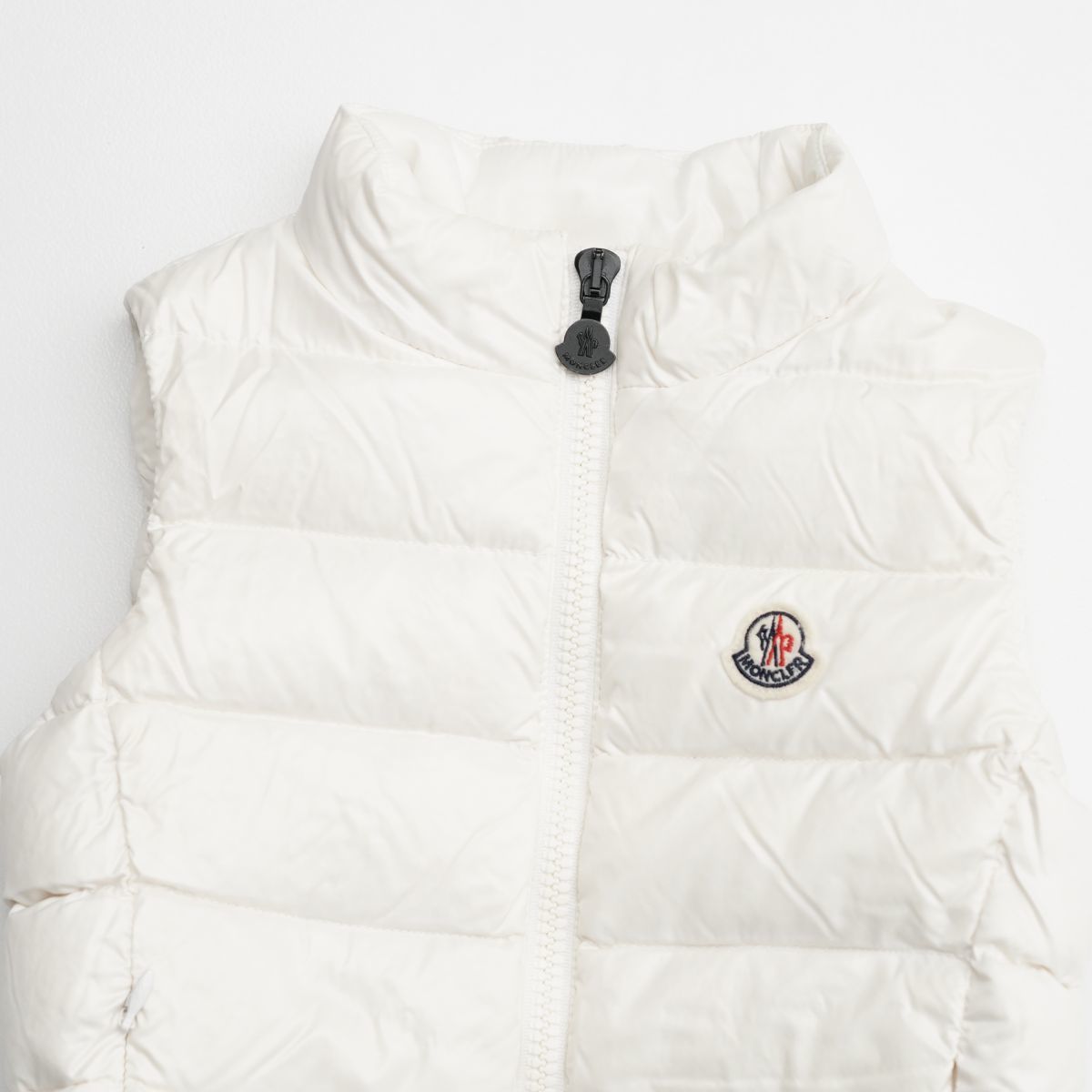 TF8573☆MONCLER モンクレール GHANY ガーニー キッズ 子供服 ダウンベスト スタンドカラー ナイロン オフホワイト サイズ4A_画像3