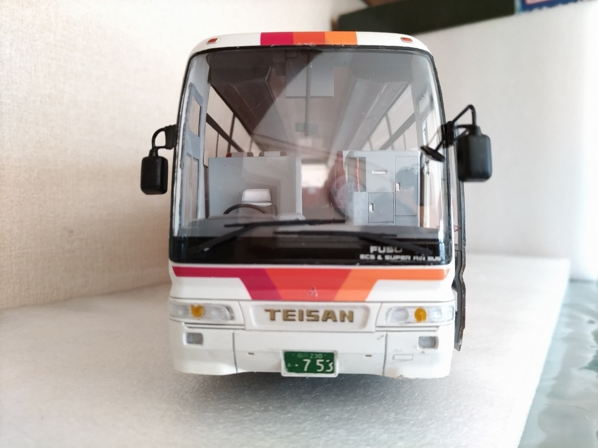 アオシマ模型 1/32帝産観光バス(三菱ふそうエアロクイーンⅠ) 素人組立品_画像6