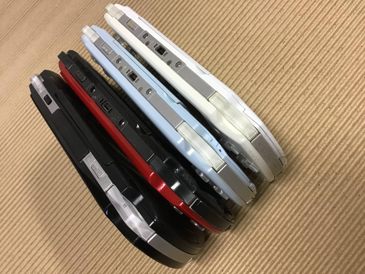 y72】 PSP プレイステーションポータブル 4点 まとめ売り PSP-1000 PSP-2000 PSP-3000 ゲーム機 本体 まとめ まとめて ★ジャンク品_画像9