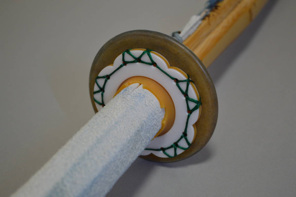 [ новый товар новая модель ] деформация гарда меча прекращение . полимер производства ( белая основа ) зеленый kendo бамбуковый меч для 