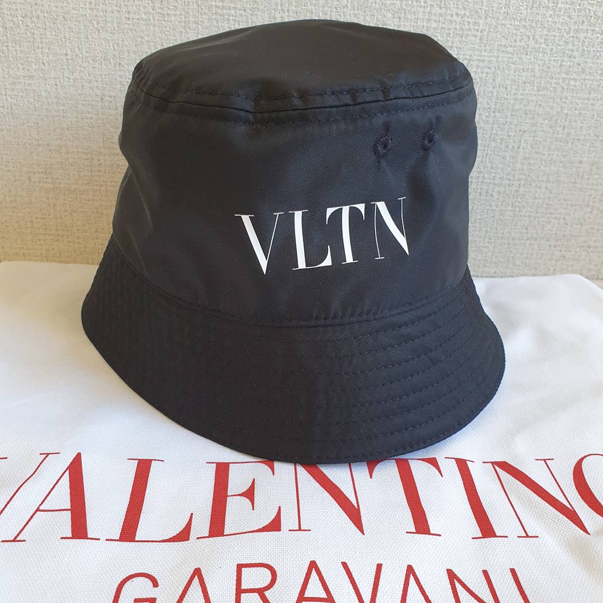 【新品・未使用】VALENTINO GARAVANI VLTN バケットハット　ブラック　3Y2HGA11WWQ　サイズ58