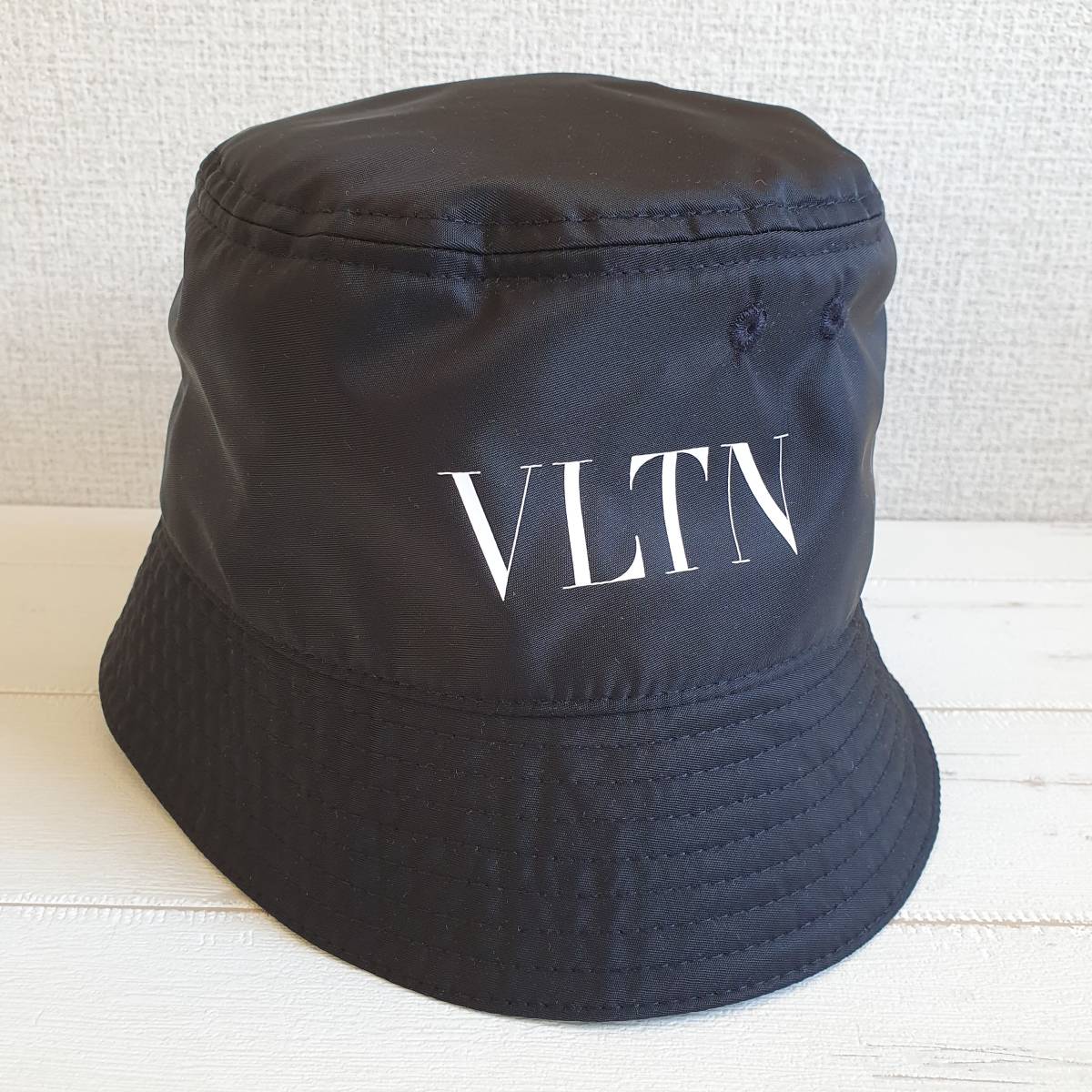 【新品・未使用】VALENTINO GARAVANI VLTN バケットハット　ブラック　3Y2HGA11WWQ　サイズ59_画像2