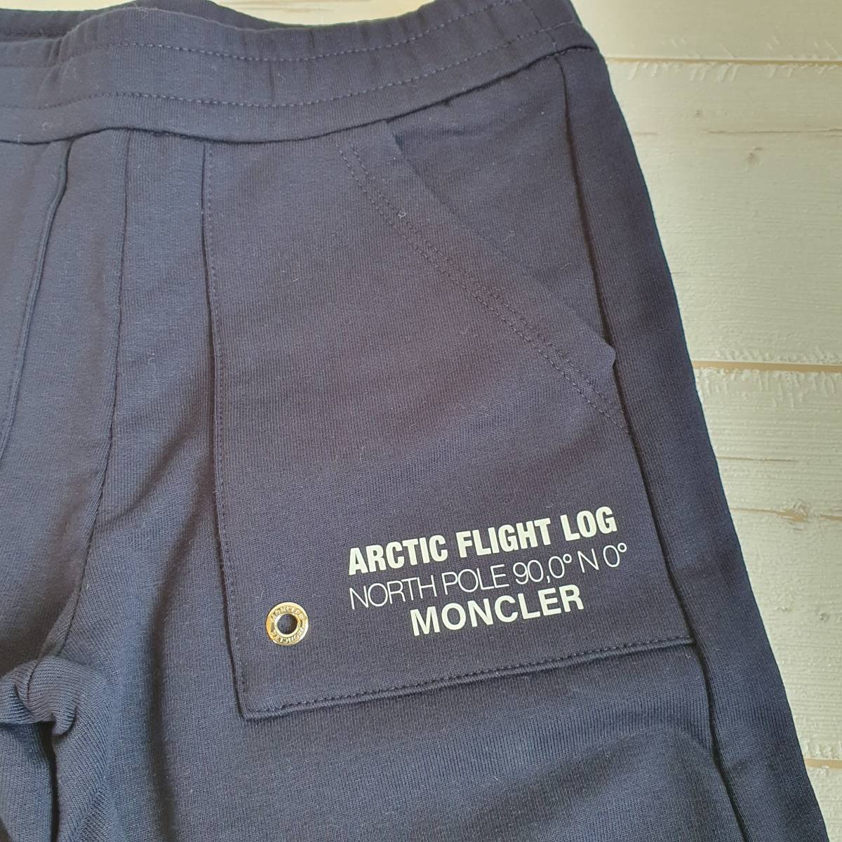 【新品・未使用】MONCLER ベビーロゴトラックパンツネイビー　18-24Mサイズ（90cm）　8H0000380996 