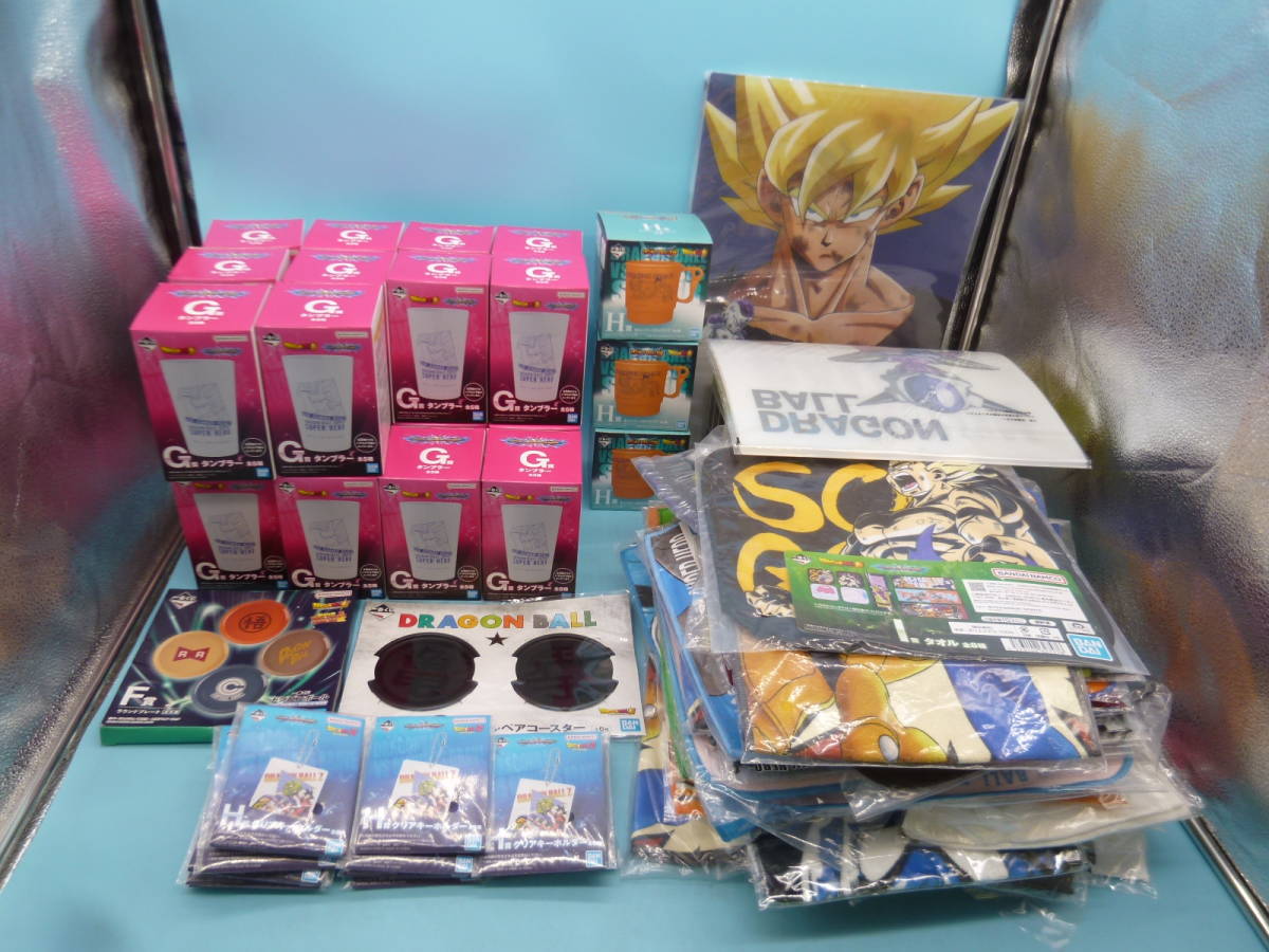 ya0122/04/28 ドラゴンボール グッズセット まとめ売り タンブラー ビジュアルボード タオル アクスタ 他 悟空 悟飯 悟天 ピッコロ ブルマ_画像1