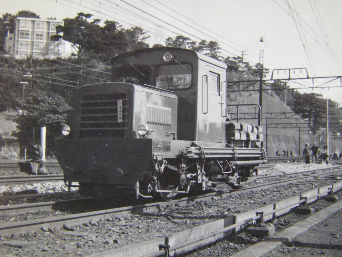 (J51)219 写真 古写真 電車 鉄道 鉄道写真 牽引車 昭和36年3月30日 熱海 静岡 はがれた跡が薄くなっています_画像2