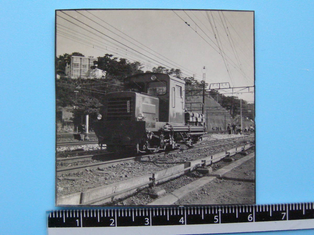 (J51)219 写真 古写真 電車 鉄道 鉄道写真 牽引車 昭和36年3月30日 熱海 静岡 はがれた跡が薄くなっています_画像1