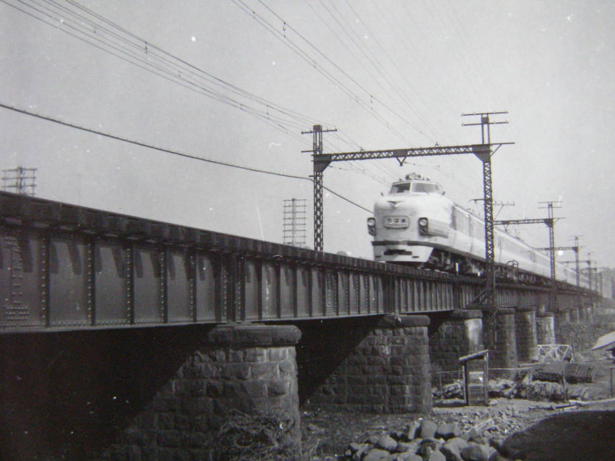 (J51)500 写真 古写真 電車 鉄道 鉄道写真 下り つばめ 昭和36年3月12日 早川 小田原 はがれた跡が薄くなっています_画像2