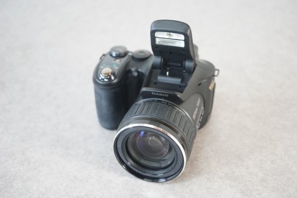 [QS][T007480] CASIO カシオ EX-F1 EXILIM コンパクトデジタルカメラ 12x 36-432mm 35mm EQUIV バッテリー1点 チャージャー 付属_画像4