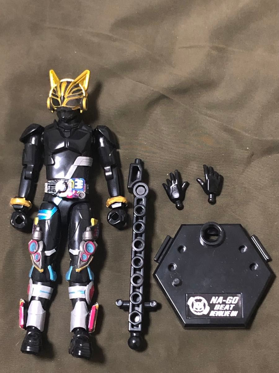 装動 仮面ライダーギーツ 仮面ライダーナーゴ ビートフォーム リボルブオン