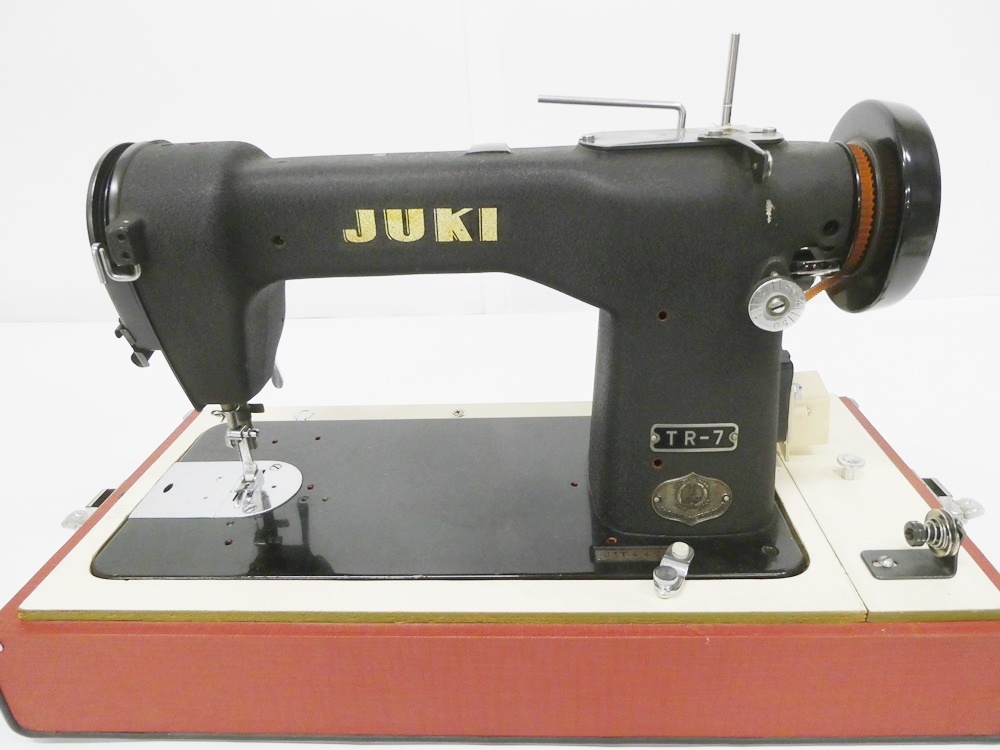 02 69-585872-06 [Y] JUKI ジューキ TR-7 職業用 工業用 ミシン フットペダル ケース付属 ハンドクラフト 手工芸 旭69_画像2