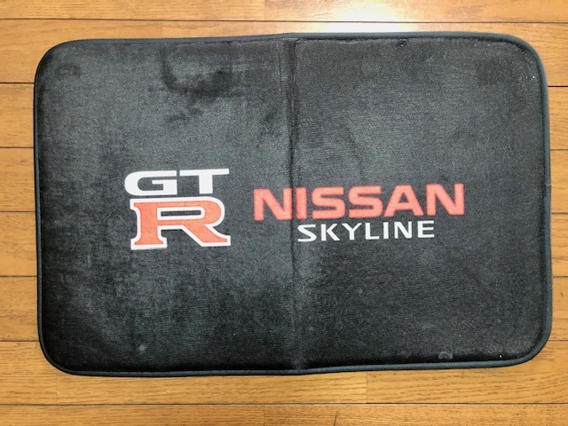 誰も持ってない？日産　GTRロゴ　部屋マット・デスク下マット・玄関マット送料安！R32　R33　R34　R35_画像1