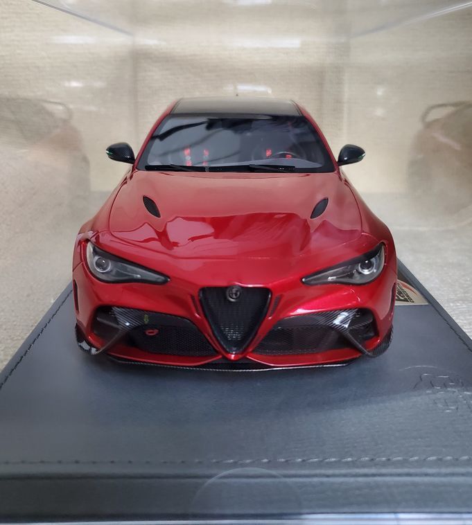 BBR 1/18 Alfa Romeo Giulia GTAM Rosso GTA - Met Red gold brakes　アルファロメオ　ジュリア　C1852_画像2