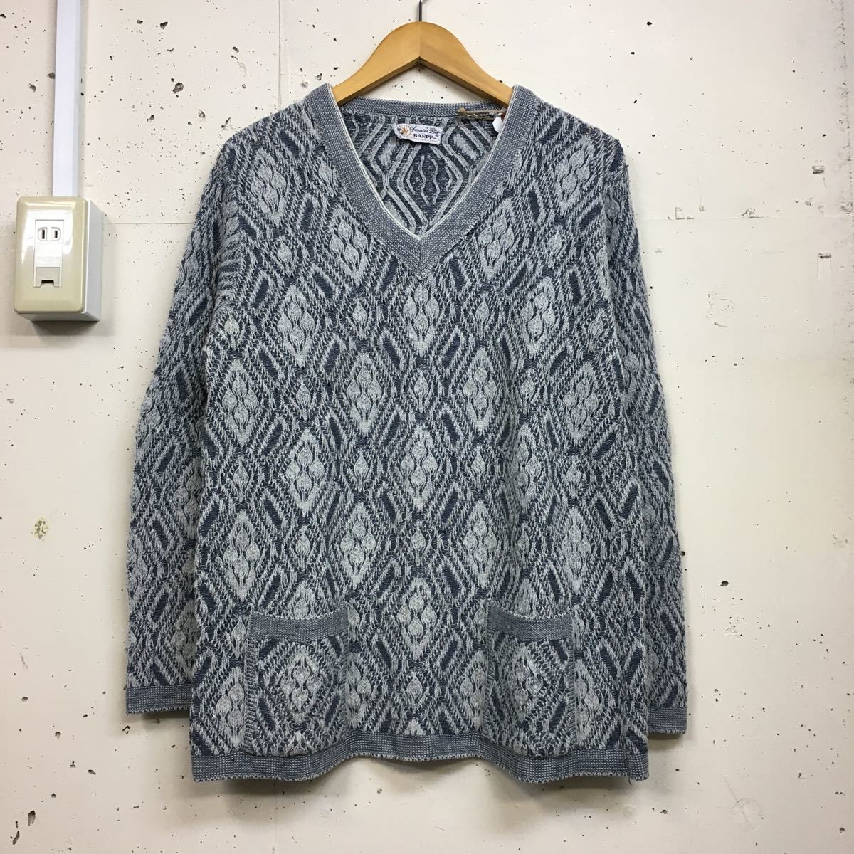 70s 70年代 sweater bee by banff ニットセーター Vネック グレー 長袖 vintage ビンテージ_画像1