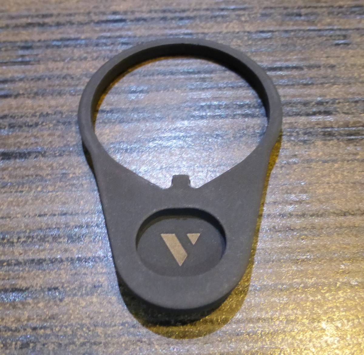 Vltor ボルター 純正部品 レシーバー エンドプレート Receiver Lock Plate （ V2-1069-M1 ）M16, AR, SR, XM, Ｍ4系 実銃用 _画像1