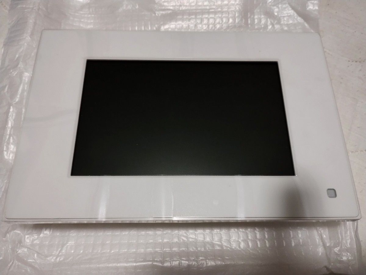 【美品】デジタルフォトフレーム S-Frame E73 7.0型 内蔵メモリー128MB DPF-E73/W （ホワイト）