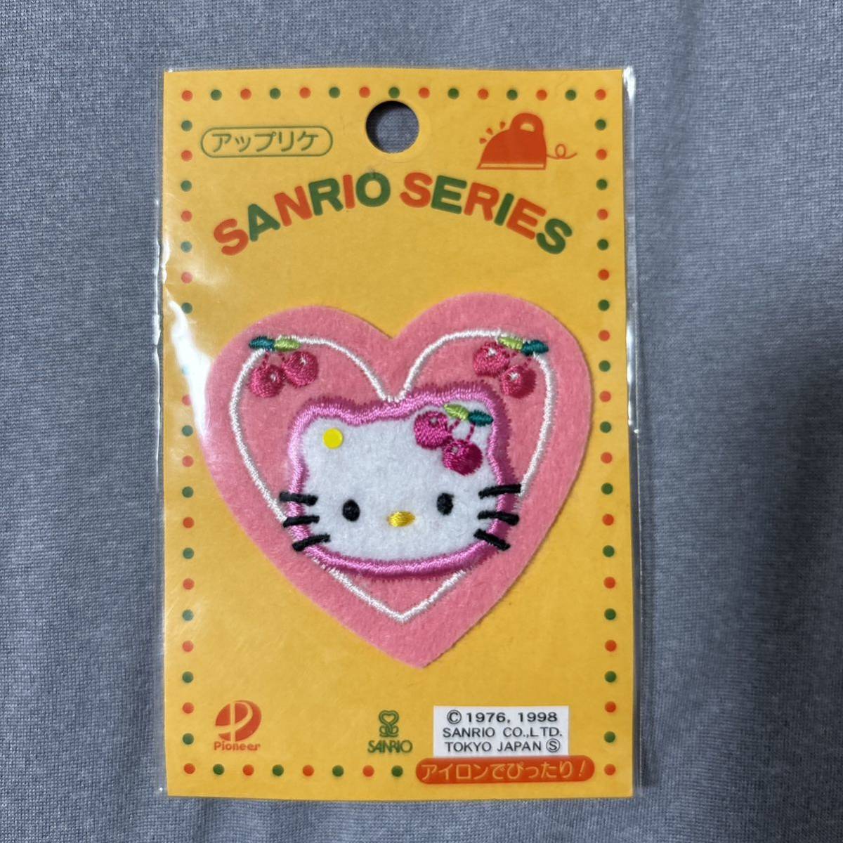 ★新品★ハローキティ　アイロンワッペン　アップリケ　ハンドメイド