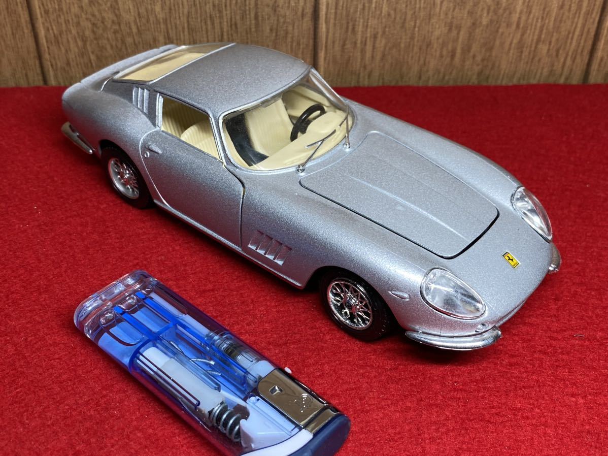 Ｃ１１【 1/24・1966 フェラーリ 275 GTB4 ( イタリア車 ) メタルダイキャストミニカー 】burago製 FERRARI 275 GTB4_画像2