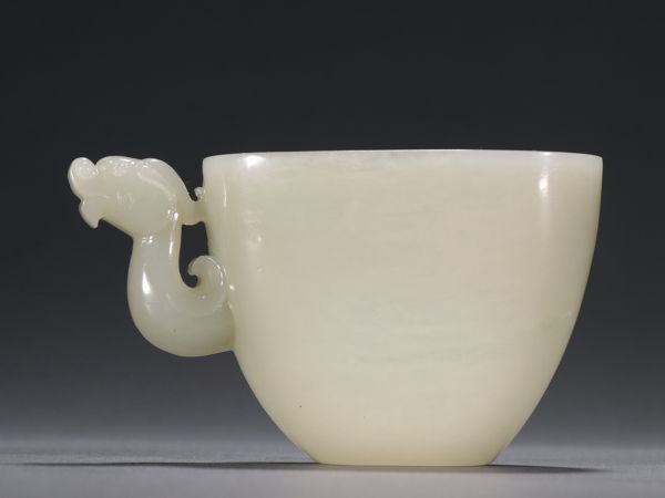 【瓏】和田玉 子料彫 龍耳杯 清時代 極細工 手彫り 置物 賞物 中国古美術 蔵出