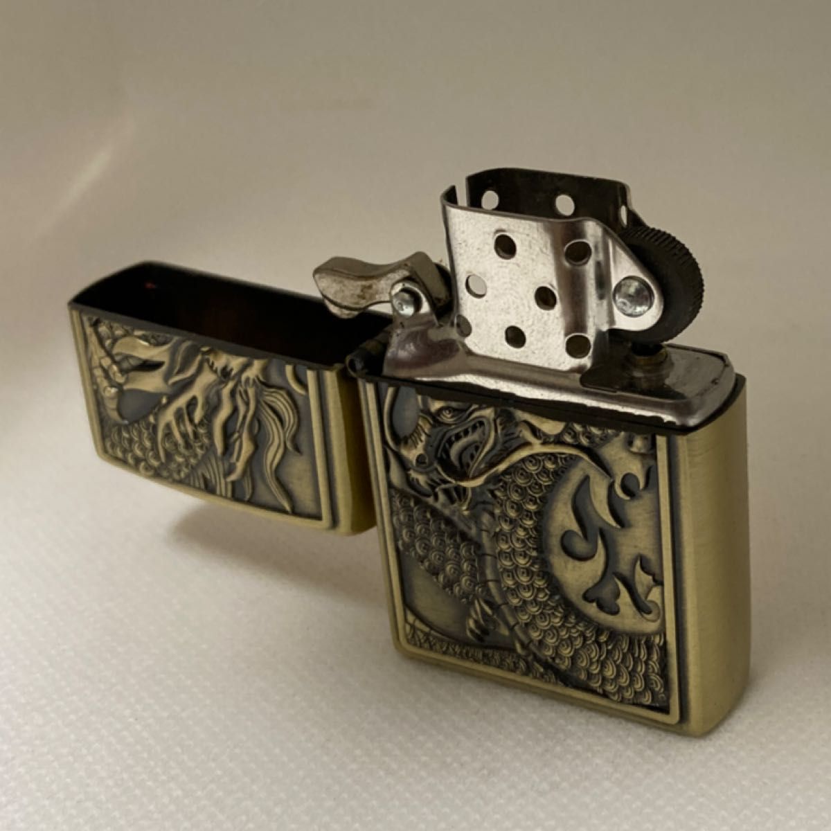 kantai オイルライター 龍 SOLID BRASS 未使用 美品 重厚 箱無し kantai オイルライター 龍 SOLID BRASS 未使用 美品 重厚 箱無し