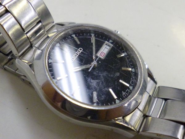 O533-N35-779◎ SEIKO セイコー 7N43-9080 デイデイト 黒文字盤 クオーツ 腕時計 メンズ 現状品①◎_画像3