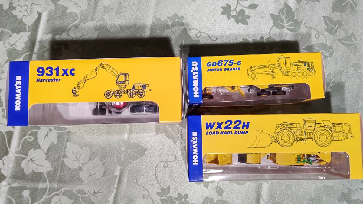 非売品 KOMATSU コマツ 小松製作所 オリジナルミニチュア WX22H 、GD675-6、931XC 箱入り3個セット_画像2