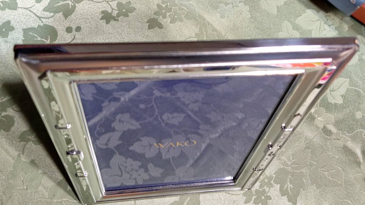 127 Ginza Wako WAKO silver finishing photo frame ( out frame 21.8×16.8 inside frame 17×12.) surrounding . belt ...... left right . tail pills motif 
