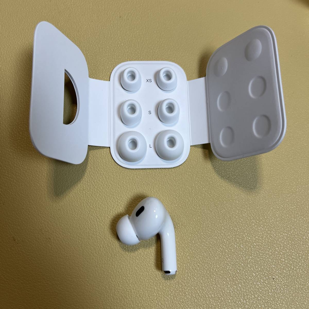 新品未使用 Apple純正 AirPods Pro 第2世代 右 イヤホン MQD83J/A 右耳のみ 新品未使用品_画像1